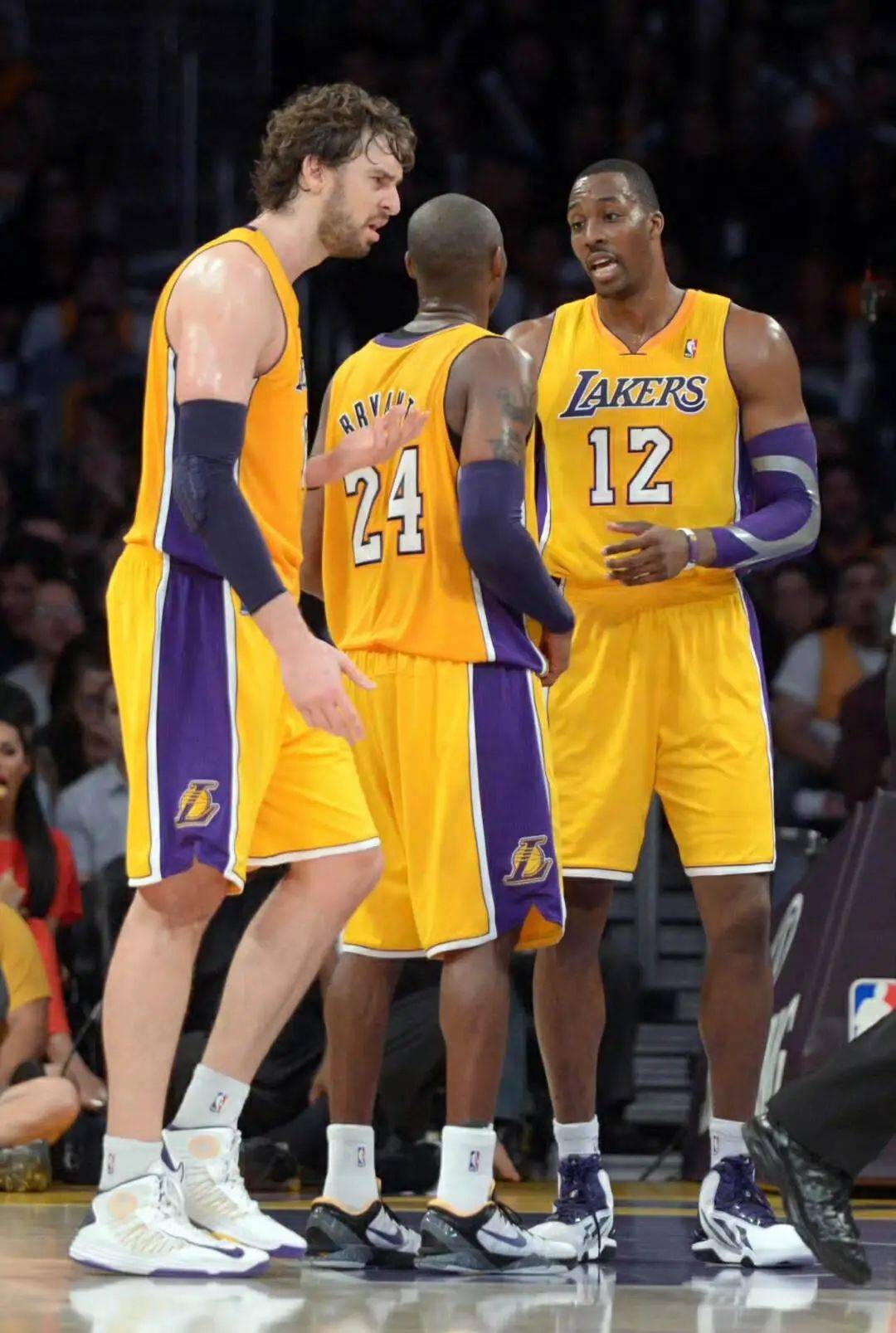 TA评选明年世界杯百大球星：梅西仅第八！C罗高居第25！（TA公布下届世界杯百大球员榜：梅西第8，C罗第25）