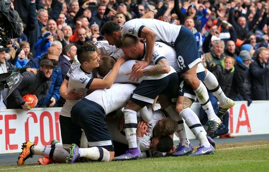 查克解析 ｜ 逐帧拆解：福克斯技术细节解析，高效29分助马刺三杀雷霆（查克深度拆解：逐帧解读福克斯技术，29分高效输出助马刺第三次击败雷霆）